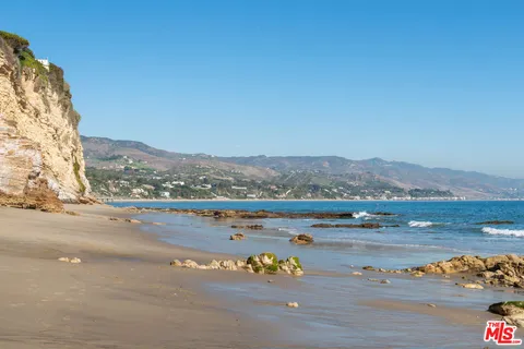 $4,995,000 | 6672 Zumirez Drive, Malibu, CA 90265