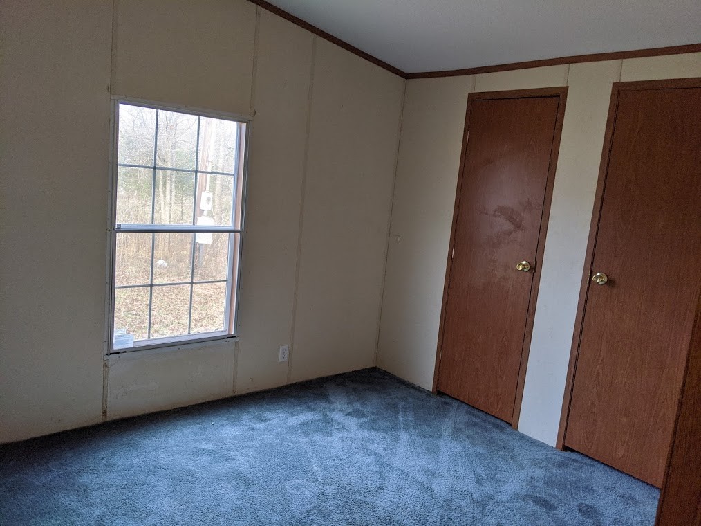 915 Burford Road Lebanon, TN 37087 - Photo 2 of 10 an empty room with windows and closet