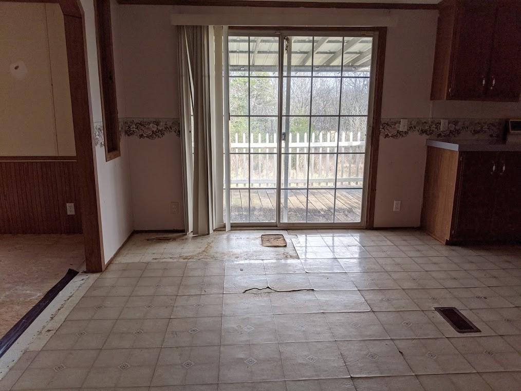 915 Burford Road Lebanon, TN 37087 - Photo 8 of 10 a view of an empty room with a window