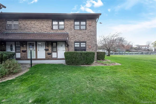 $469,000 | 140 Mariners Way, Copiague, NY 11726
