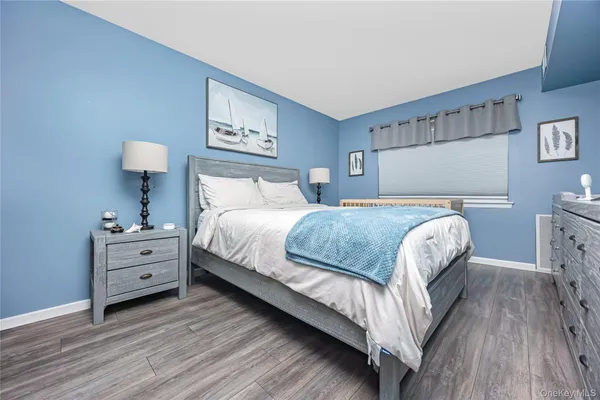$469,000 | 140 Mariners Way, Copiague, NY 11726