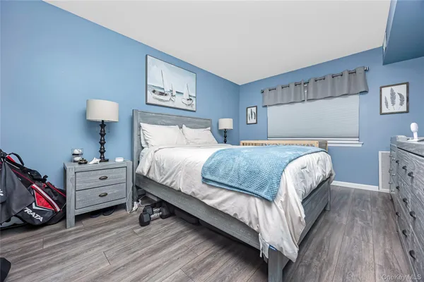 $469,000 | 140 Mariners Way, Copiague, NY 11726