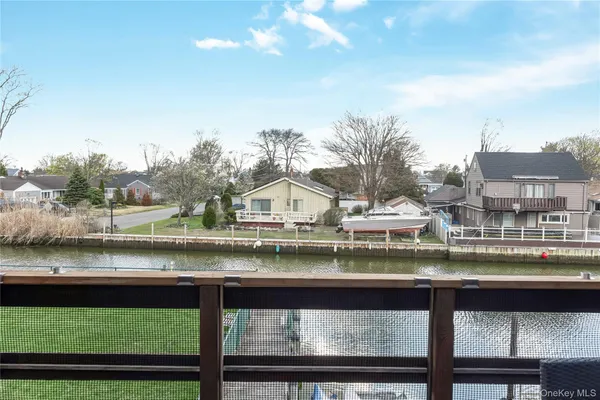 $469,000 | 140 Mariners Way, Copiague, NY 11726