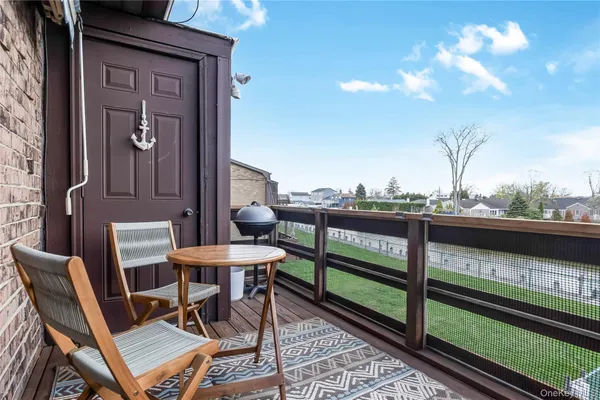 $469,000 | 140 Mariners Way, Copiague, NY 11726