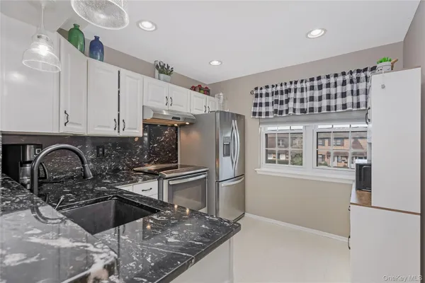 $469,000 | 140 Mariners Way, Copiague, NY 11726