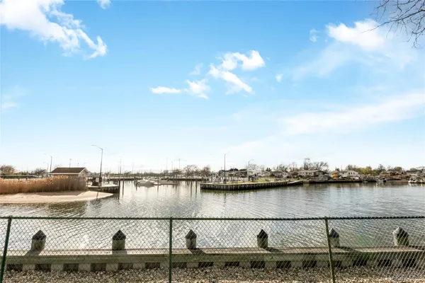 $469,000 | 140 Mariners Way, Copiague, NY 11726