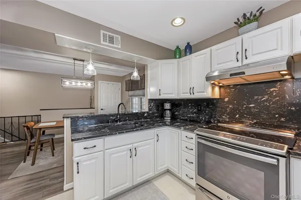 $469,000 | 140 Mariners Way, Copiague, NY 11726