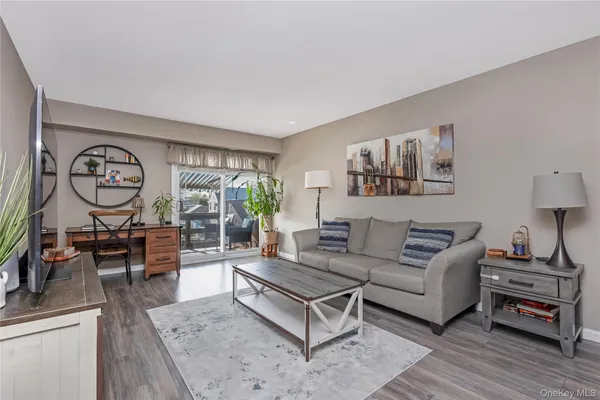 $469,000 | 140 Mariners Way, Copiague, NY 11726