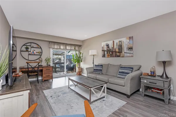 $469,000 | 140 Mariners Way, Copiague, NY 11726