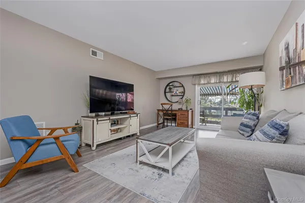 $469,000 | 140 Mariners Way, Copiague, NY 11726