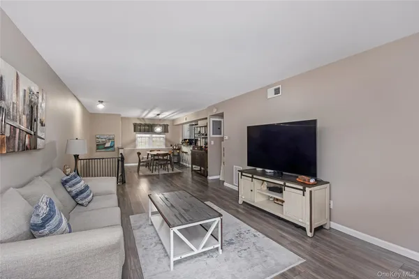 $469,000 | 140 Mariners Way, Copiague, NY 11726