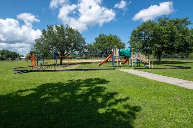 $225,000 | 328 Riverview Drive, Savannah, GA 31404