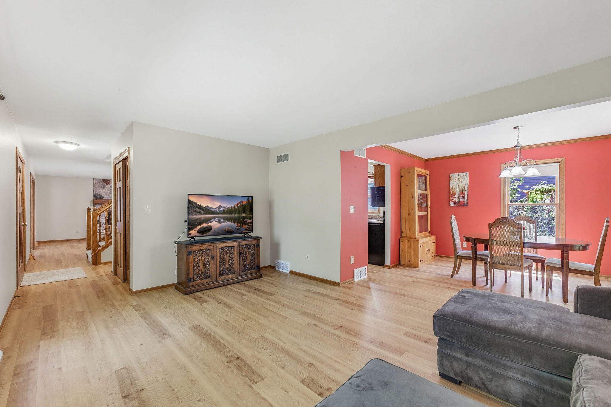 6912 North Tichigan Road Waterford, WI 53185 - Photo 19 of 52 Living Room