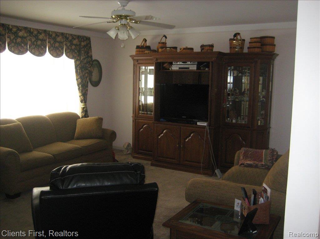 42650 Riggs Road Belleville, MI 48111 - Photo 9 of 13 Living