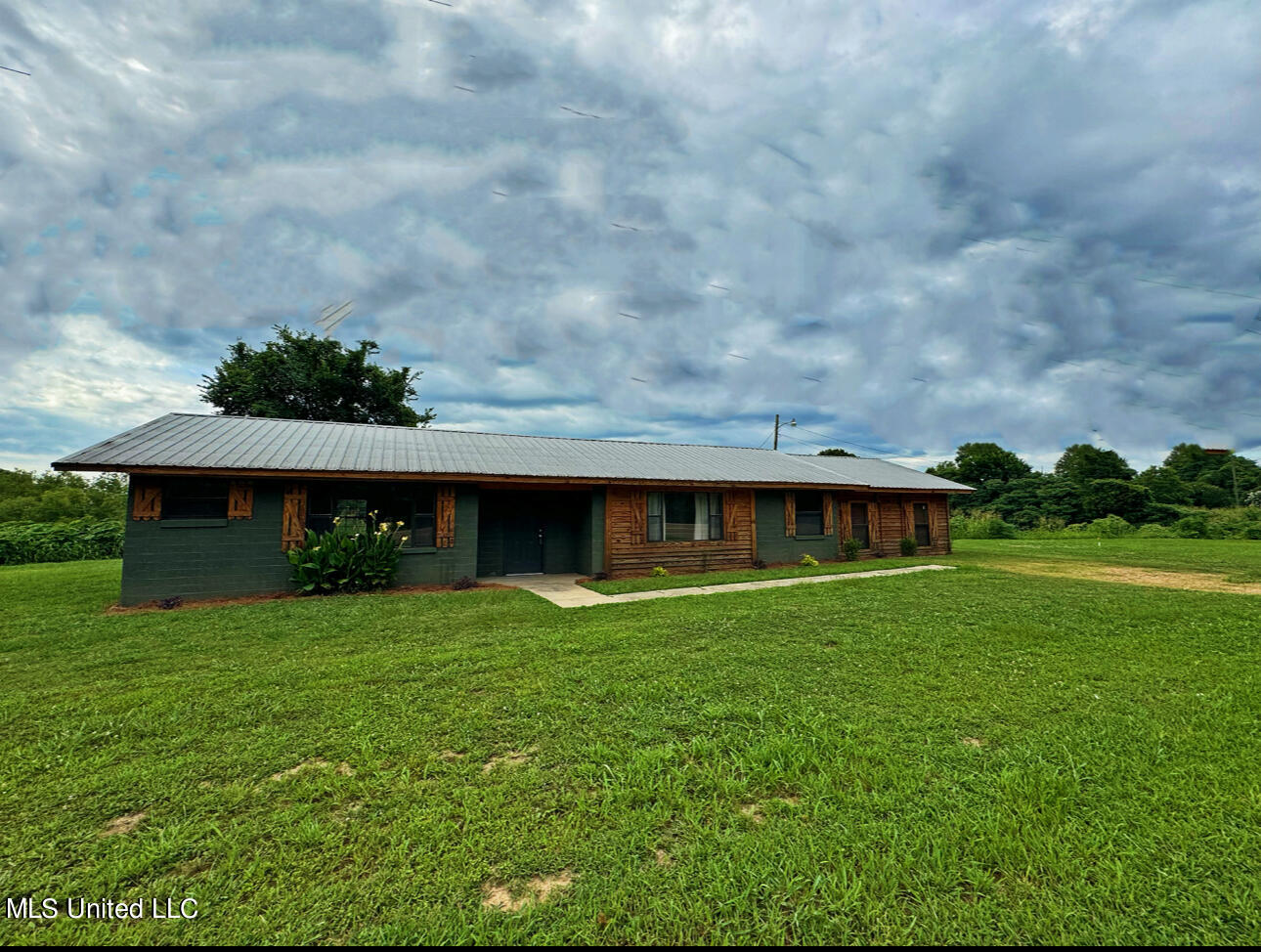727 Old Benton Road Yazoo City, MS 39194 - Photo 1 of 26 IMG_1053