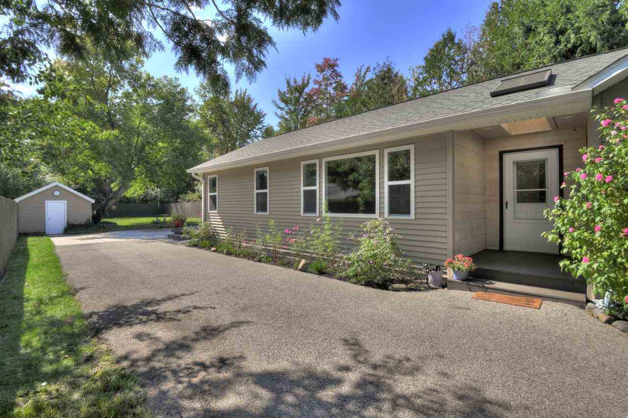 8850 East Fouch Road Traverse City, MI 49684 - Photo 4 of 34 1893126-3.JPG