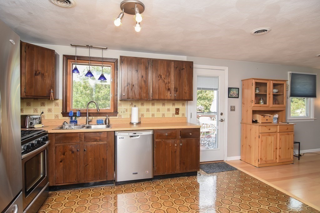 19 Jayson Road Methuen, MA 01844 - Photo 21 of 42 Gallery Image 21