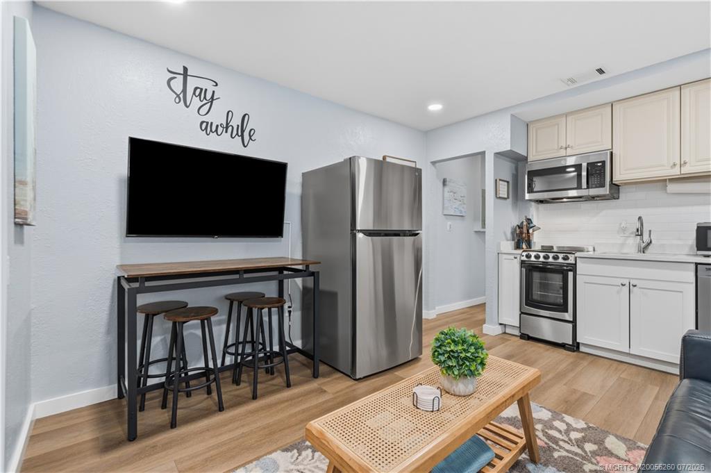 657 Southwest Cleveland Avenue Stuart, FL 34994 - Photo 11 of 34 Unit B Kitchenette