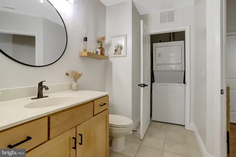 $709,000 | 1201 North Garfield Street, Unit 206, Arlington, VA 22201