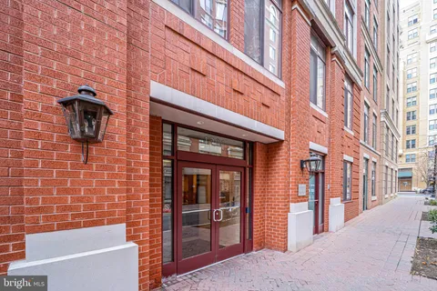$709,000 | 1201 North Garfield Street, Unit 206, Arlington, VA 22201