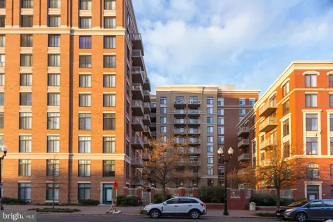 $709,000 | 1201 North Garfield Street, Unit 206, Arlington, VA 22201
