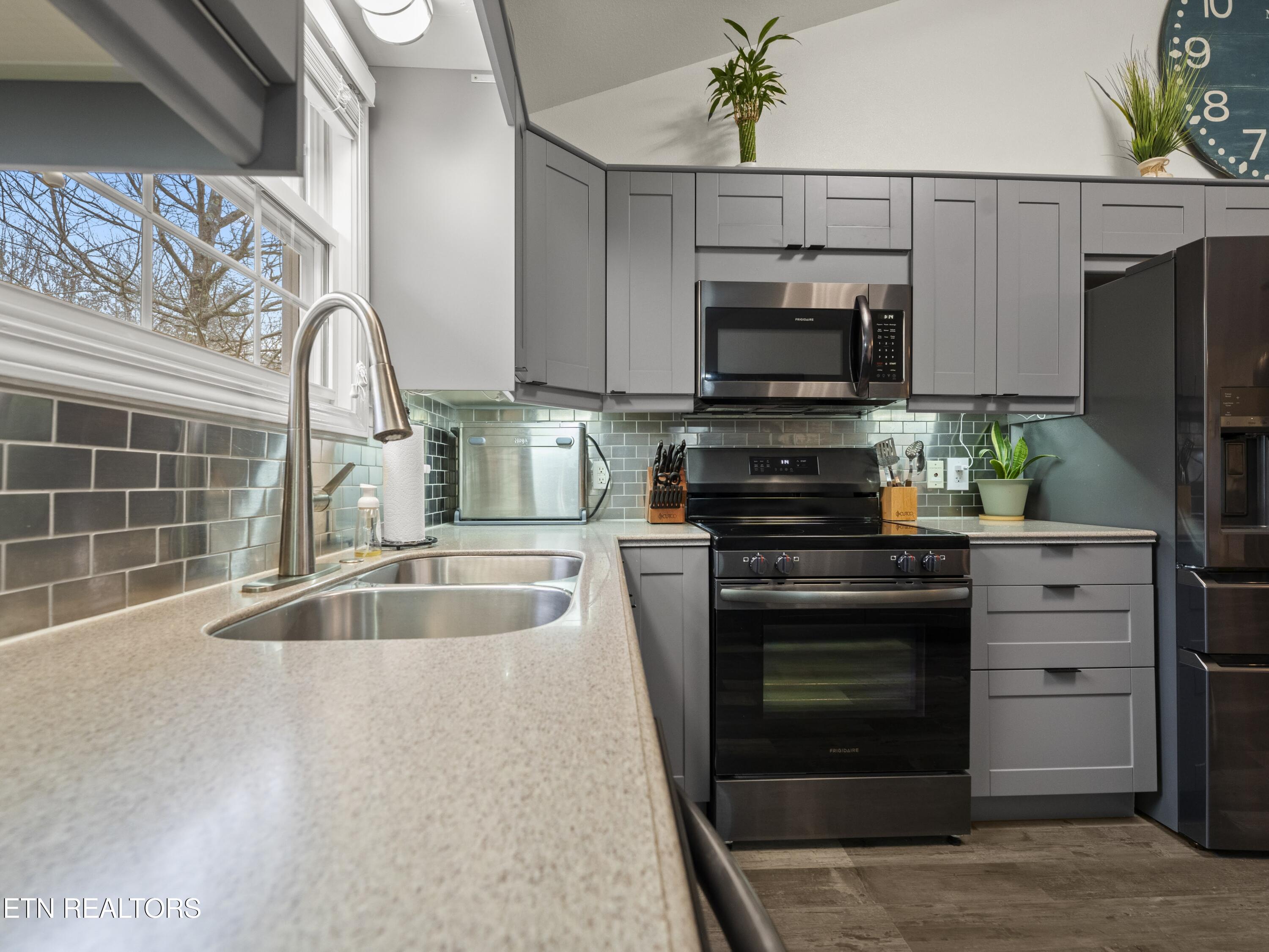 130 Windsor Road Crossville, TN 38558 - Photo 11 of 54 Kitchen View