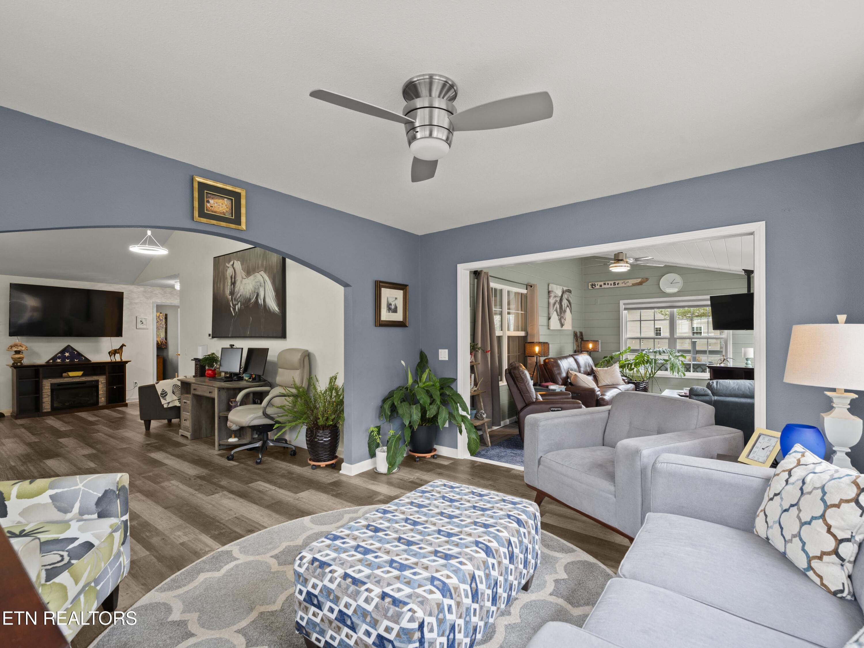 130 Windsor Road Crossville, TN 38558 - Photo 15 of 54 Living Area
