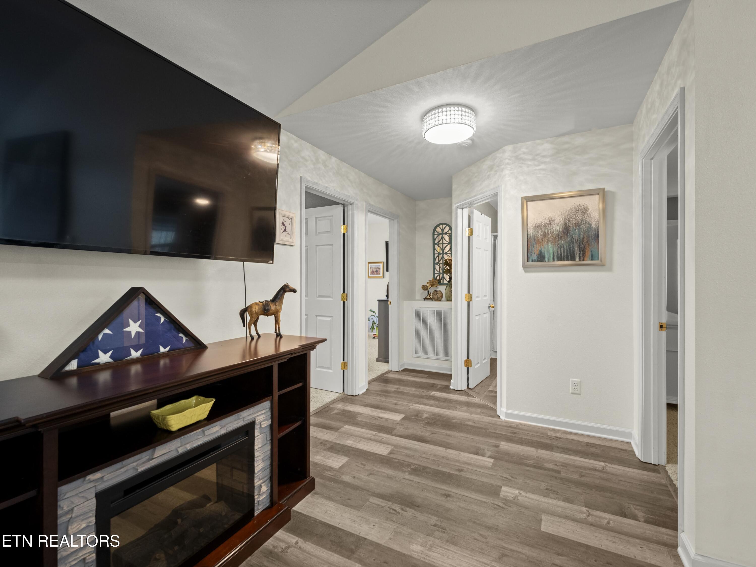 130 Windsor Road Crossville, TN 38558 - Photo 24 of 54 Alcove Hallway