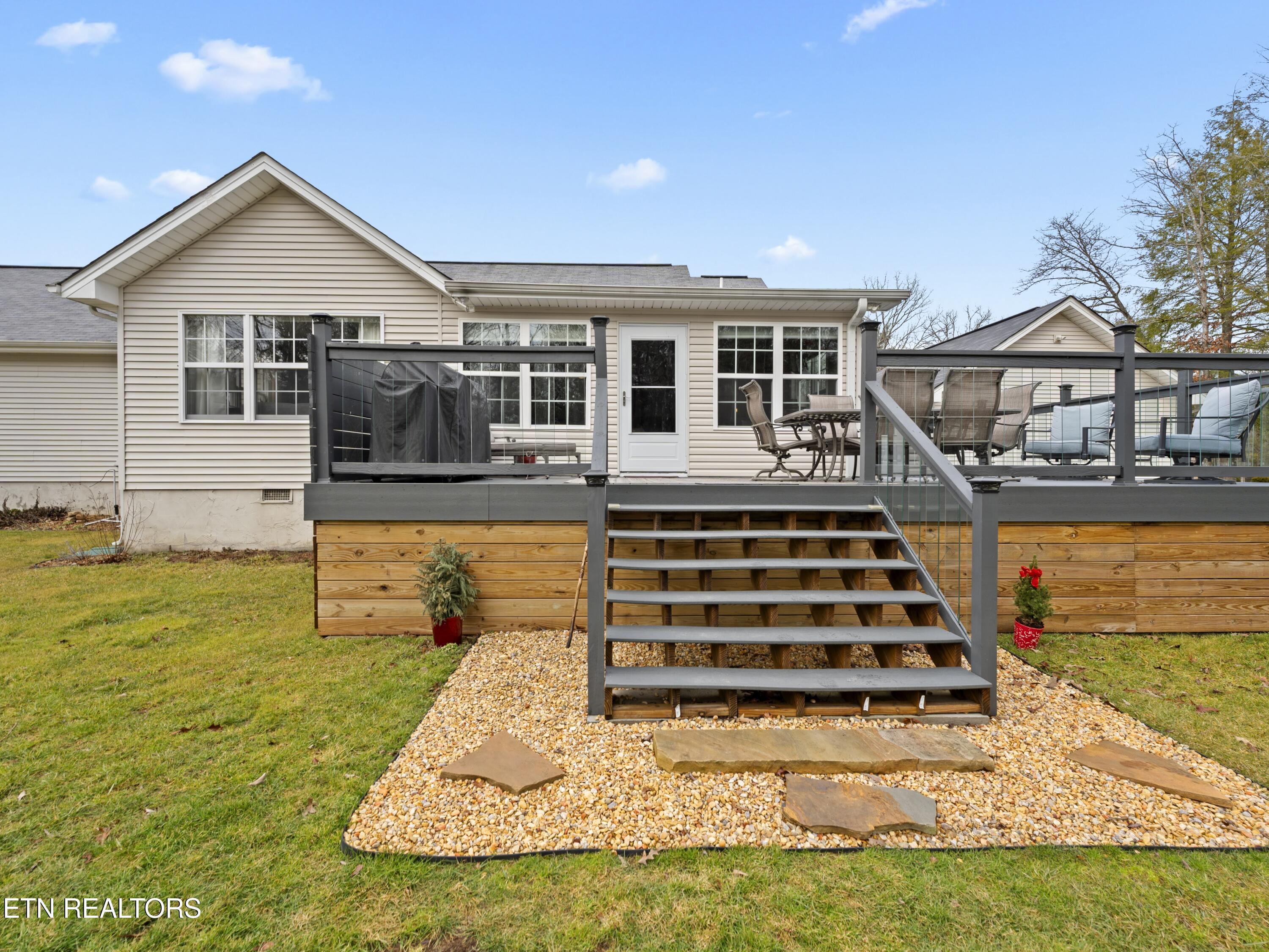 130 Windsor Road Crossville, TN 38558 - Photo 46 of 54 Composite Decking