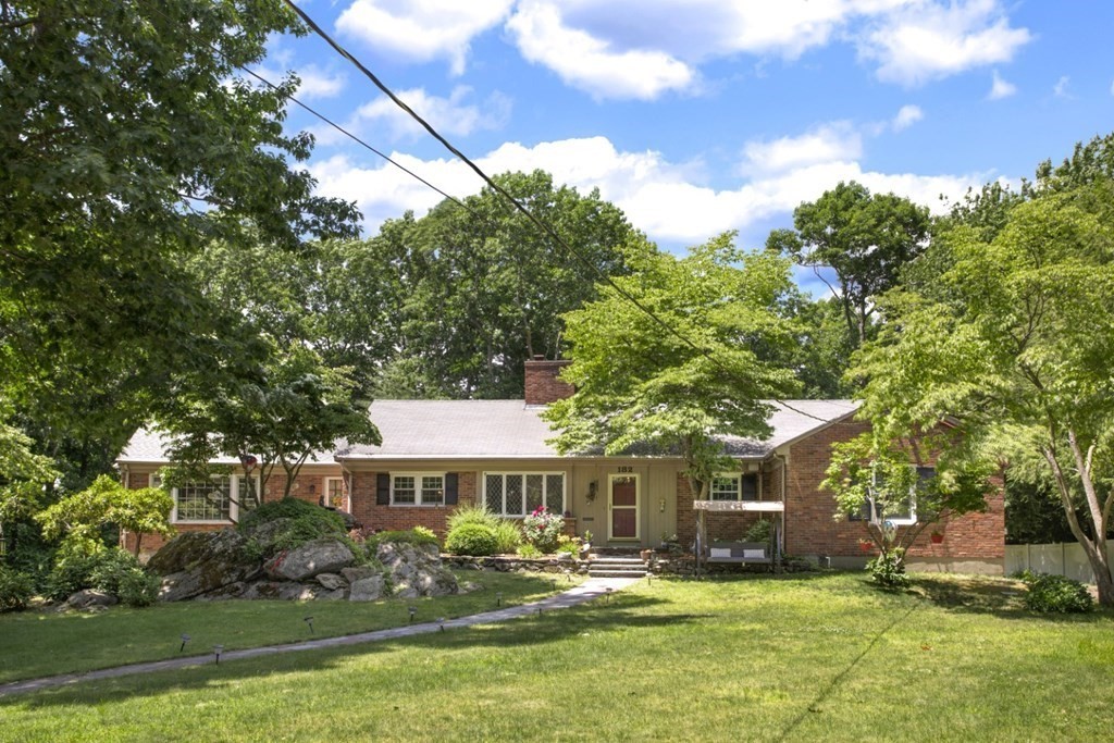 182 Locksley Road Lynnfield, MA 01940 - Photo 1 of 23 Gallery Image 1
