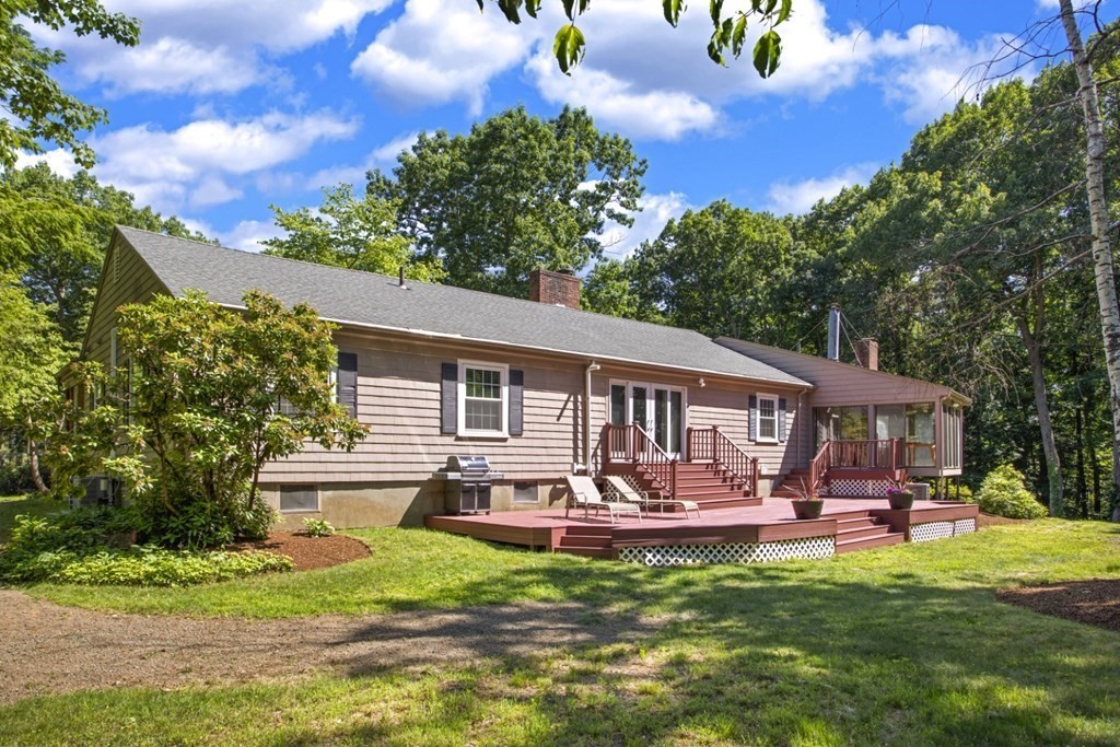 182 Locksley Road Lynnfield, MA 01940 - Photo 18 of 23 Gallery Image 18
