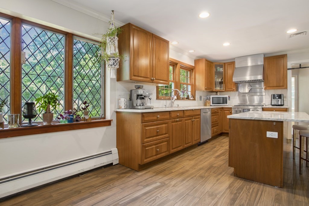 182 Locksley Road Lynnfield, MA 01940 - Photo 8 of 23 Gallery Image 8