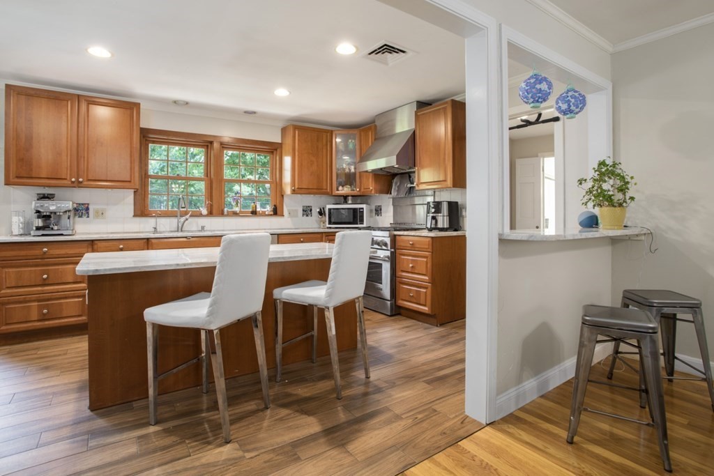 182 Locksley Road Lynnfield, MA 01940 - Photo 9 of 23 Gallery Image 9