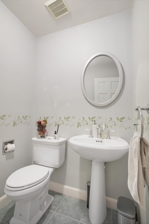 182 Locksley Road Lynnfield, MA 01940 - Photo 10 of 23 Gallery Image 10