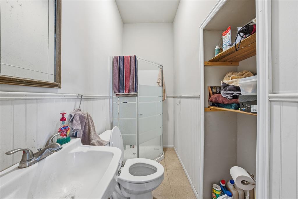 8640 Highway 198 Canton, TX 75103 - Photo 35 of 40 a bathroom with a sink toilet and shower curtain