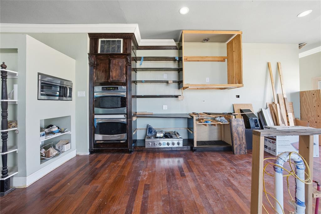 8640 Highway 198 Canton, TX 75103 - Photo 4 of 40 a living room with furniture and a wooden floor