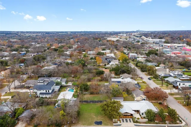 $399,999 | 2208 Lawnmont Avenue, Austin, TX 78756