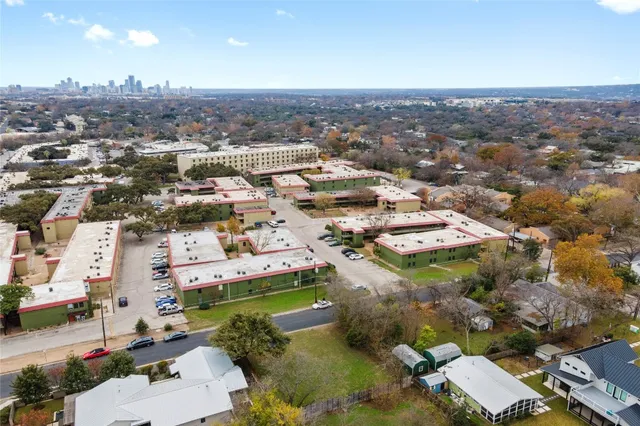 $399,999 | 2208 Lawnmont Avenue, Austin, TX 78756