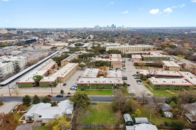 $399,999 | 2208 Lawnmont Avenue, Austin, TX 78756