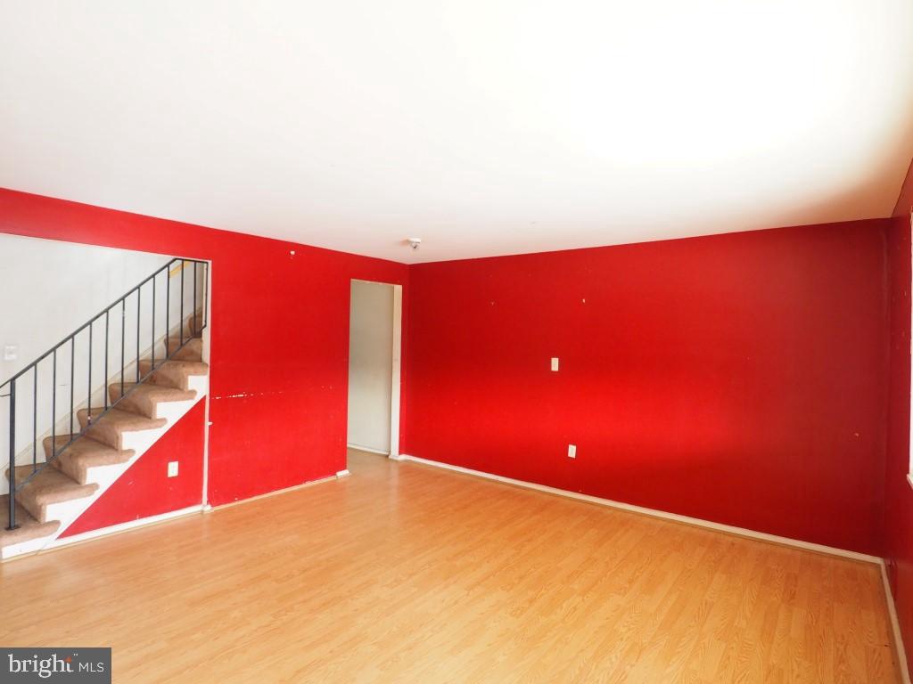 4210 Bonner Road Baltimore, MD 21216 - Photo 4 of 15 Living Area