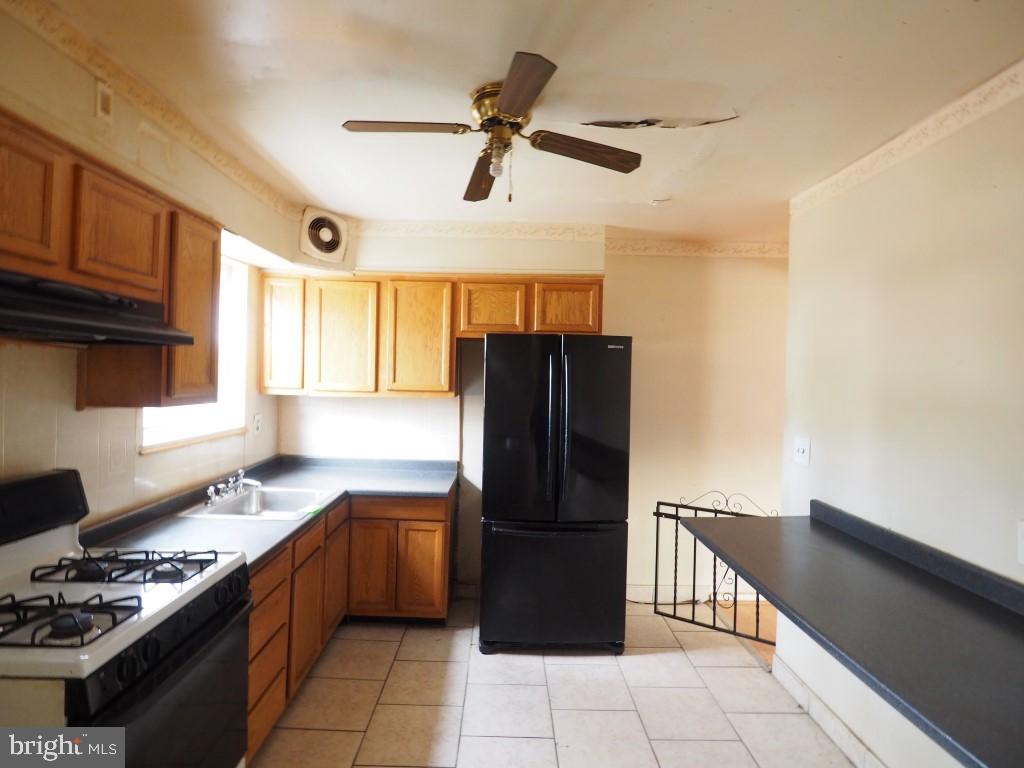 4210 Bonner Road Baltimore, MD 21216 - Photo 5 of 15 Kitchen