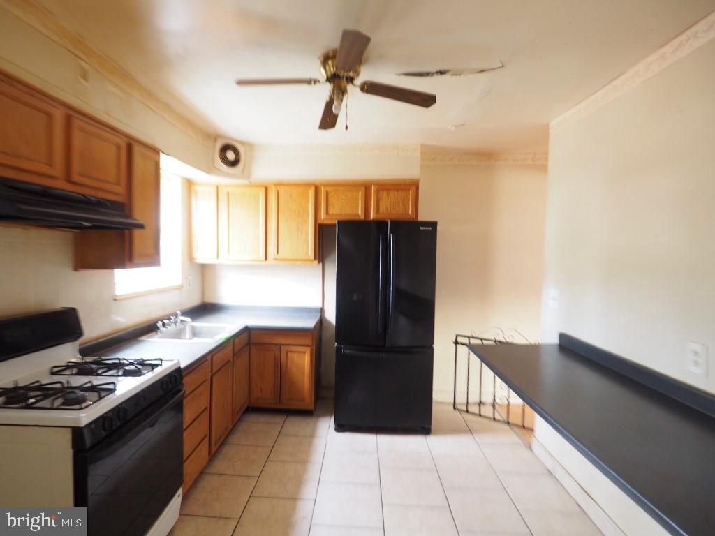 4210 Bonner Road Baltimore, MD 21216 - Photo 7 of 15 Kitchen