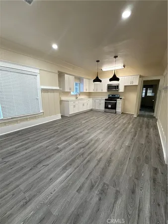 $4,600 | 240 West 54th Street, Los Angeles, CA 90037