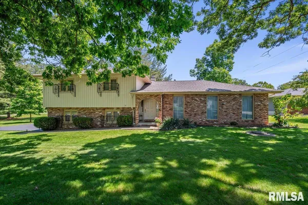 $269,000 | 2 Linda Lane, Taylorville, IL 62568