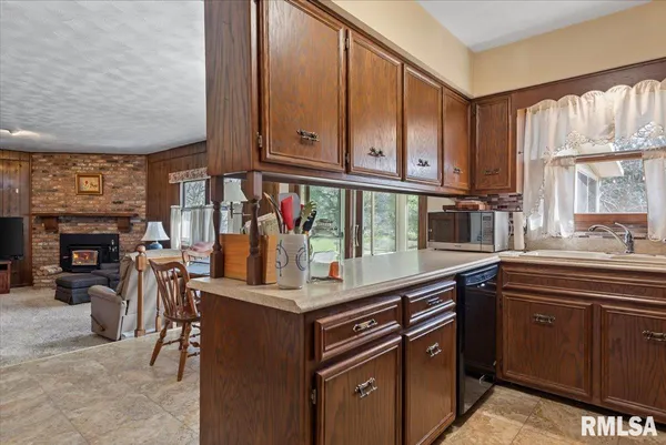 $295,000 | 2 Linda Lane, Taylorville, IL 62568