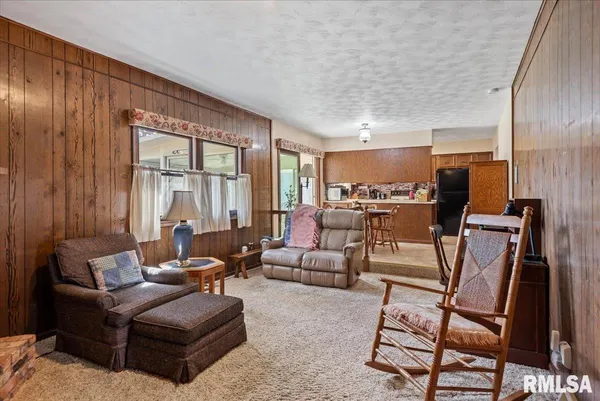 $295,000 | 2 Linda Lane, Taylorville, IL 62568