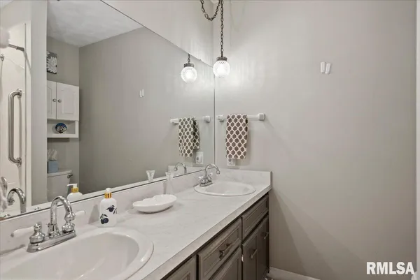 $295,000 | 2 Linda Lane, Taylorville, IL 62568