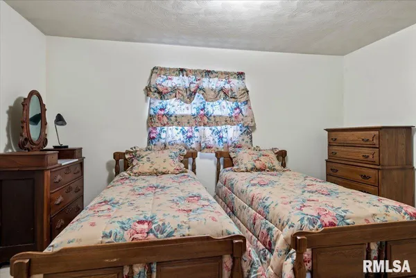 $295,000 | 2 Linda Lane, Taylorville, IL 62568