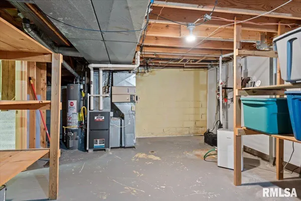 $295,000 | 2 Linda Lane, Taylorville, IL 62568