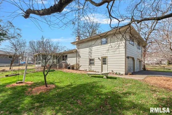 $295,000 | 2 Linda Lane, Taylorville, IL 62568
